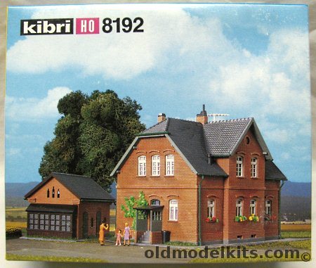 Kibri 1/87 Large House and Workshop - HO, 8192 plastic model kit